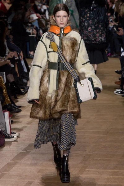 Look 8